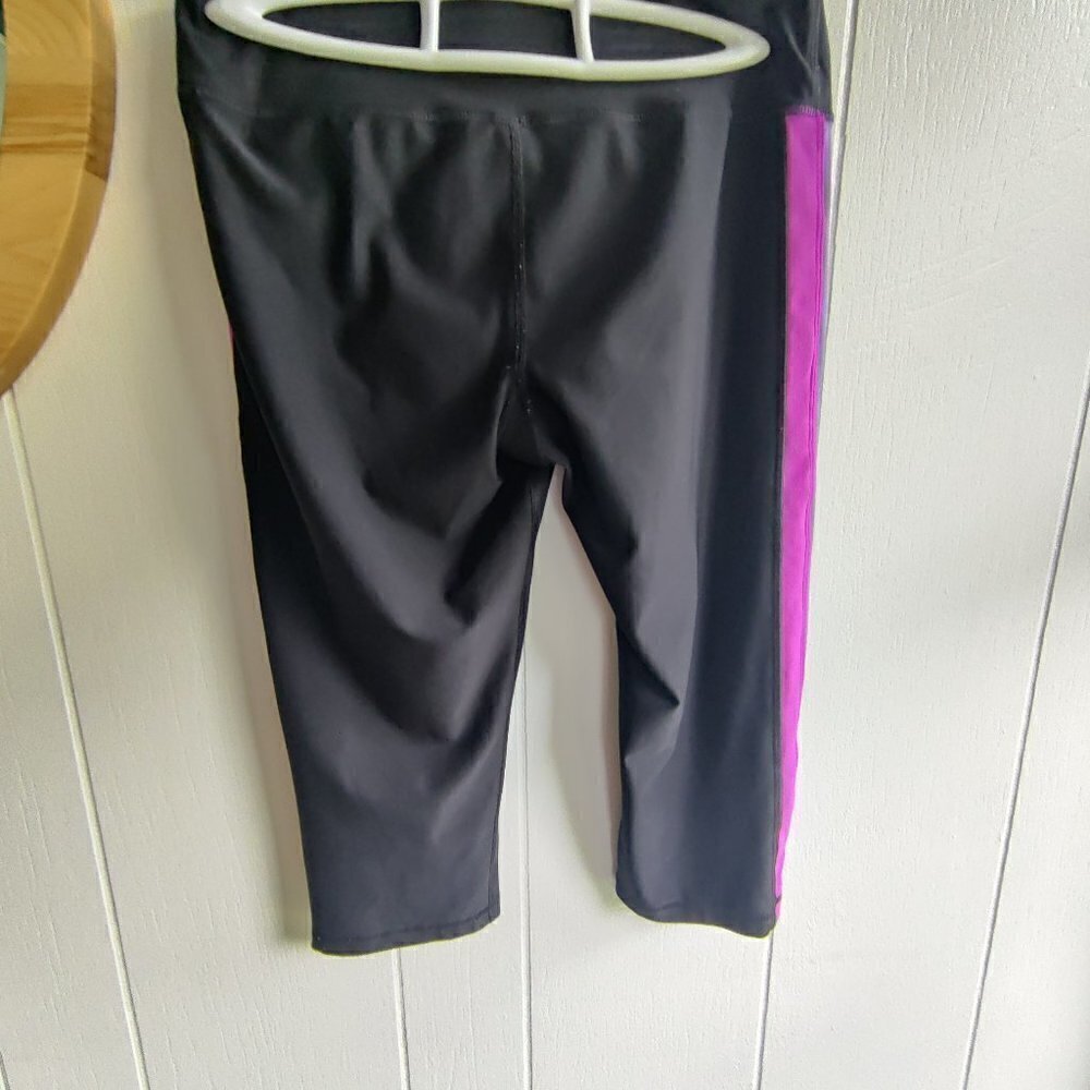 Workout Yoga Pant in Capri Style by RBX athletic wear. M